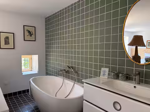 32341848-9b2c-42ae-ab7b-21aa4d50f94a