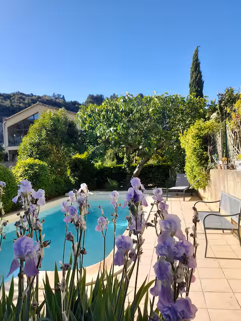 37f7c9eb-4098-46d1-96c3-5a80c362c69f