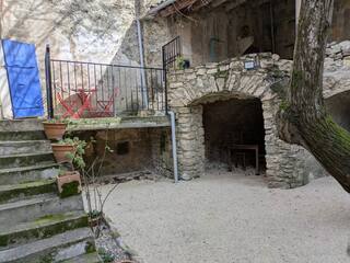 Cour intérieure sécurisée